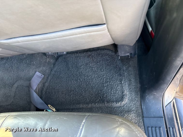 image for item EV2657 2002 Chevrolet Suburban SUV