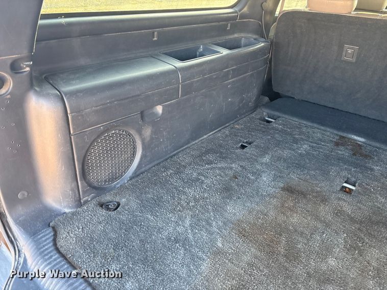 image for item EV2657 2002 Chevrolet Suburban SUV