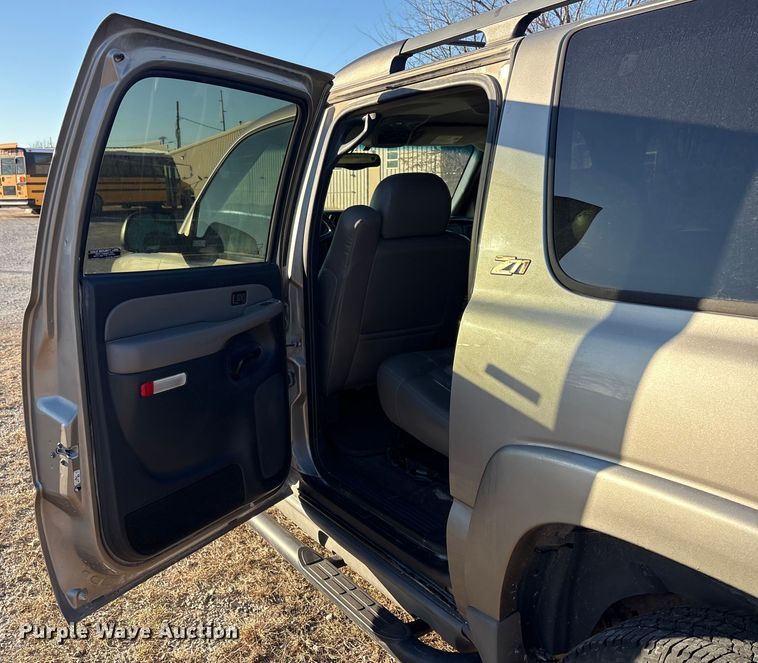image for item EV2657 2002 Chevrolet Suburban SUV
