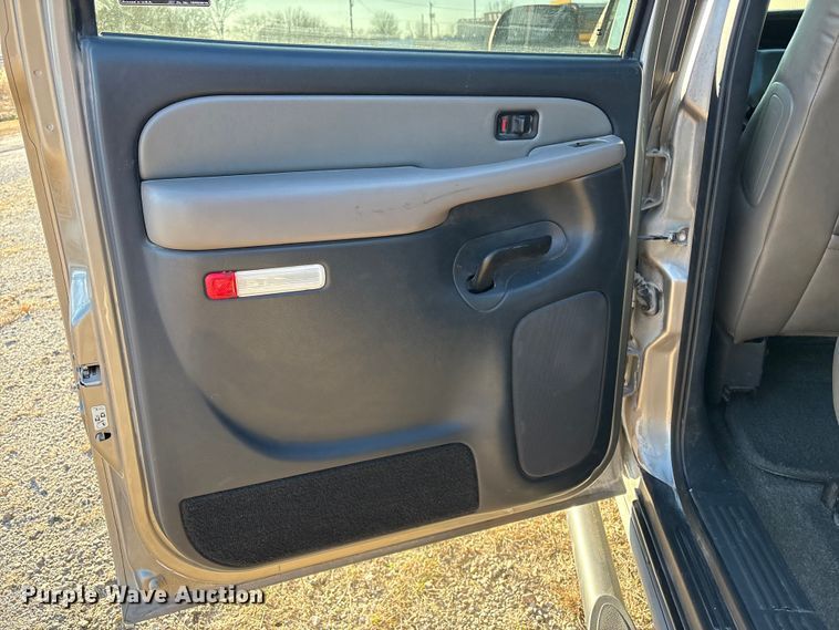 image for item EV2657 2002 Chevrolet Suburban SUV