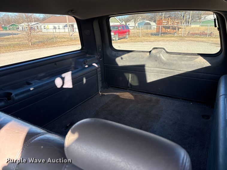 image for item EV2657 2002 Chevrolet Suburban SUV