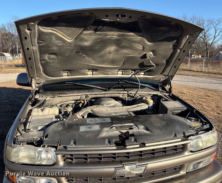 image for item EV2657 2002 Chevrolet Suburban SUV