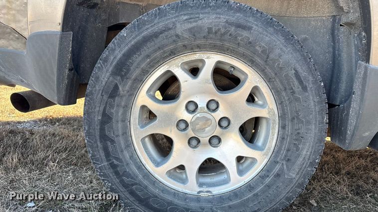 image for item EV2657 2002 Chevrolet Suburban SUV