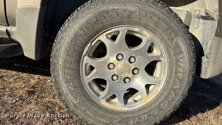 image for item EV2657 2002 Chevrolet Suburban SUV