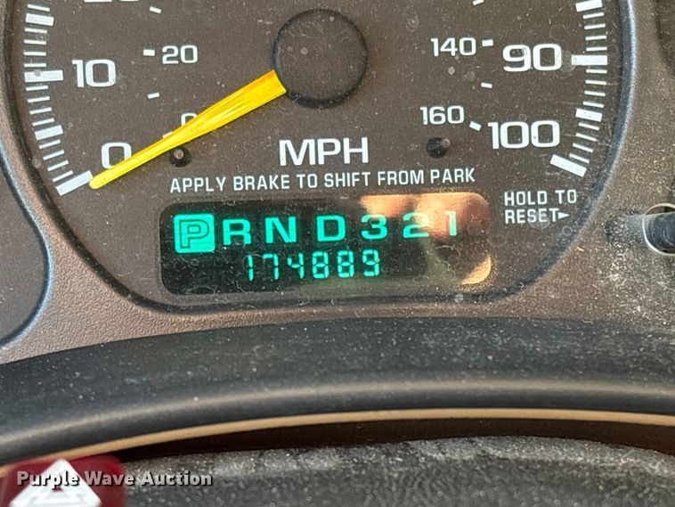 image for item EV2658 2000 GMC Yukon XL SUV