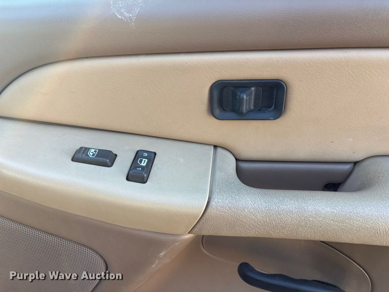 image for item EV2658 2000 GMC Yukon XL SUV