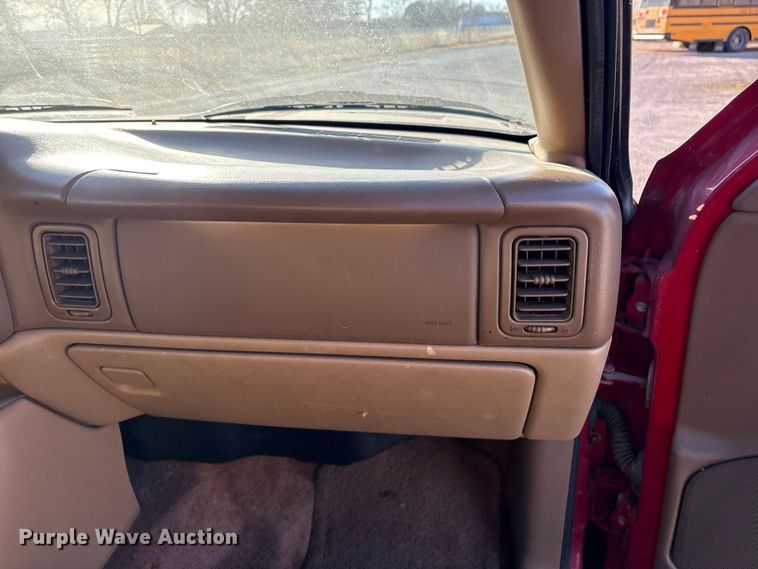 image for item EV2658 2000 GMC Yukon XL SUV