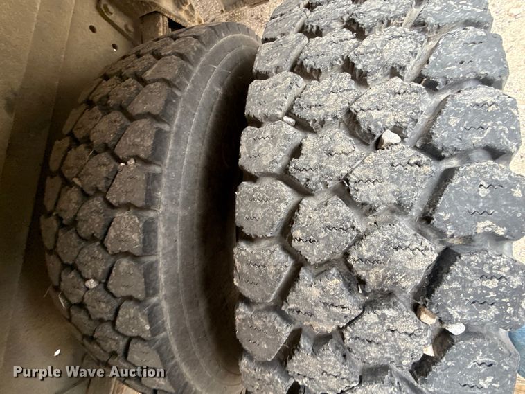 image for item EV6013 2002 International 3000IC school bus