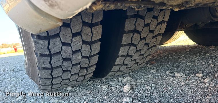 image for item FB0725 1999 Blue Bird Commercial Bus coach bus