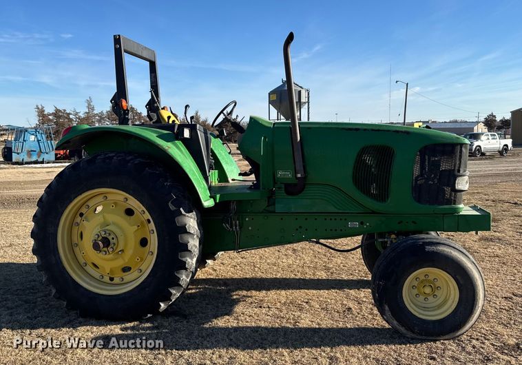 image for item FB0728 2003 John Deere 7320 tractor