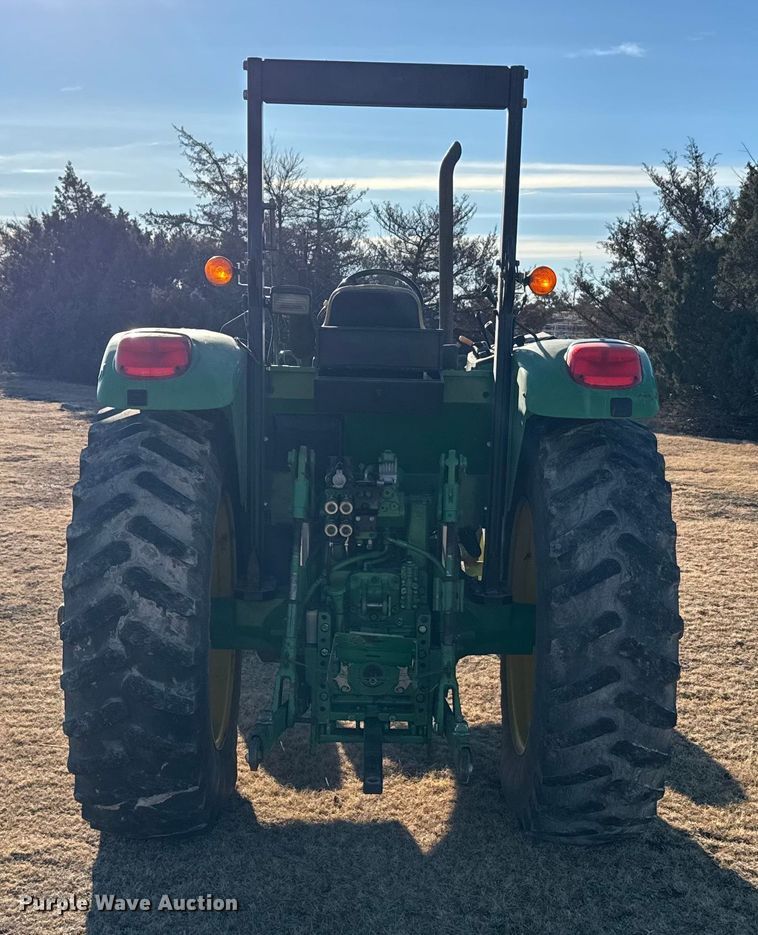 image for item FB0728 2003 John Deere 7320 tractor