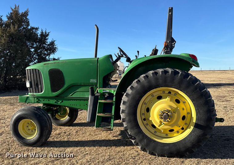 image for item FB0728 2003 John Deere 7320 tractor