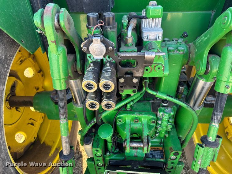 image for item FB0728 2003 John Deere 7320 tractor