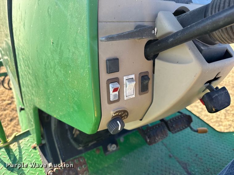 image for item FB0728 2003 John Deere 7320 tractor