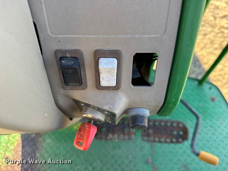 image for item FB0728 2003 John Deere 7320 tractor