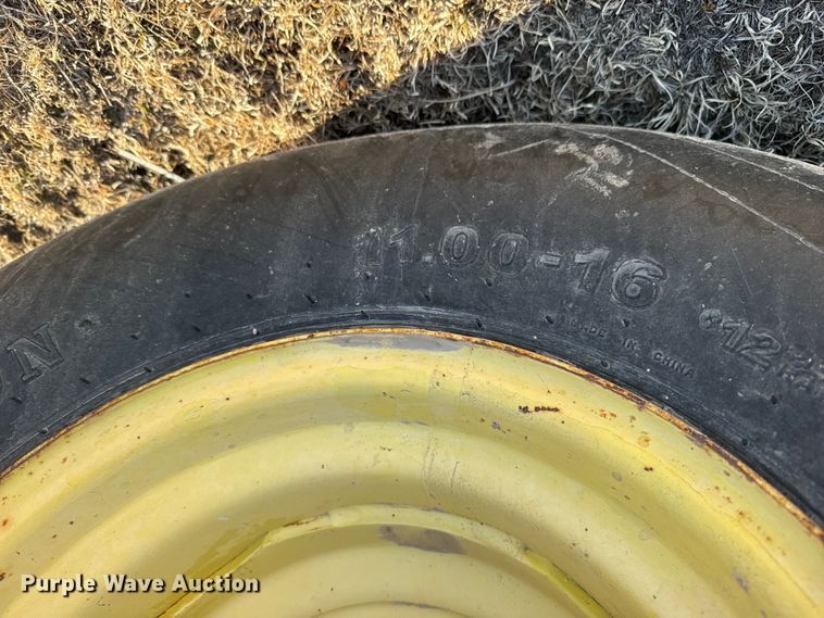 image for item FB0728 2003 John Deere 7320 tractor