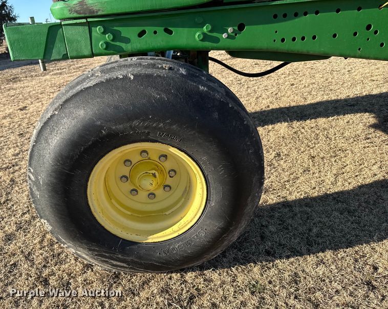 image for item FB0728 2003 John Deere 7320 tractor