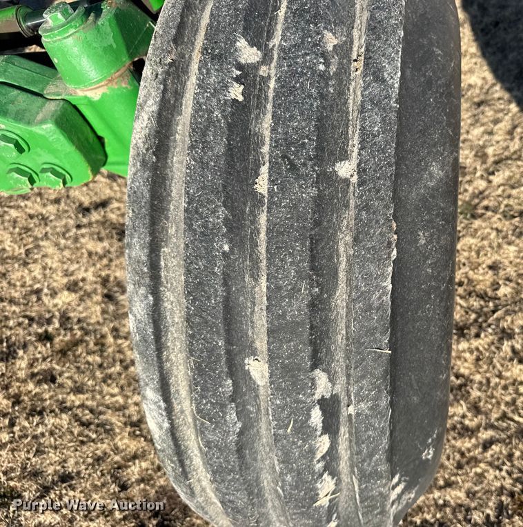 image for item FB0728 2003 John Deere 7320 tractor