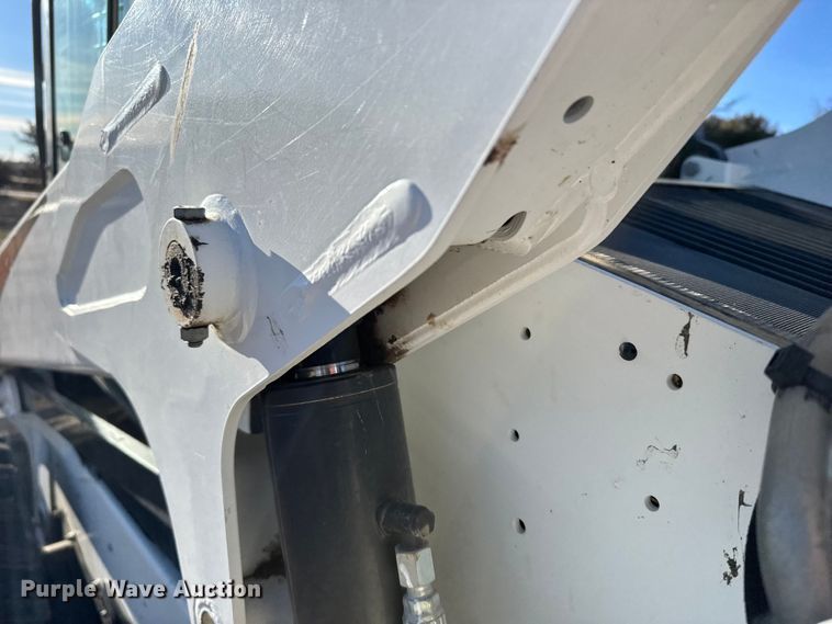 image for item FB0729 2017 Bobcat S595 skid steer loader