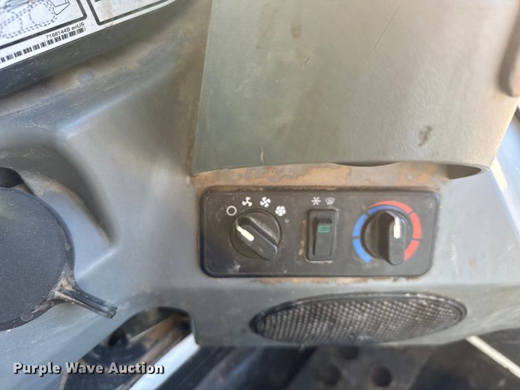 image for item FB0729 2017 Bobcat S595 skid steer loader