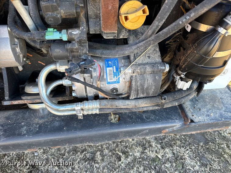 image for item FB0729 2017 Bobcat S595 skid steer loader