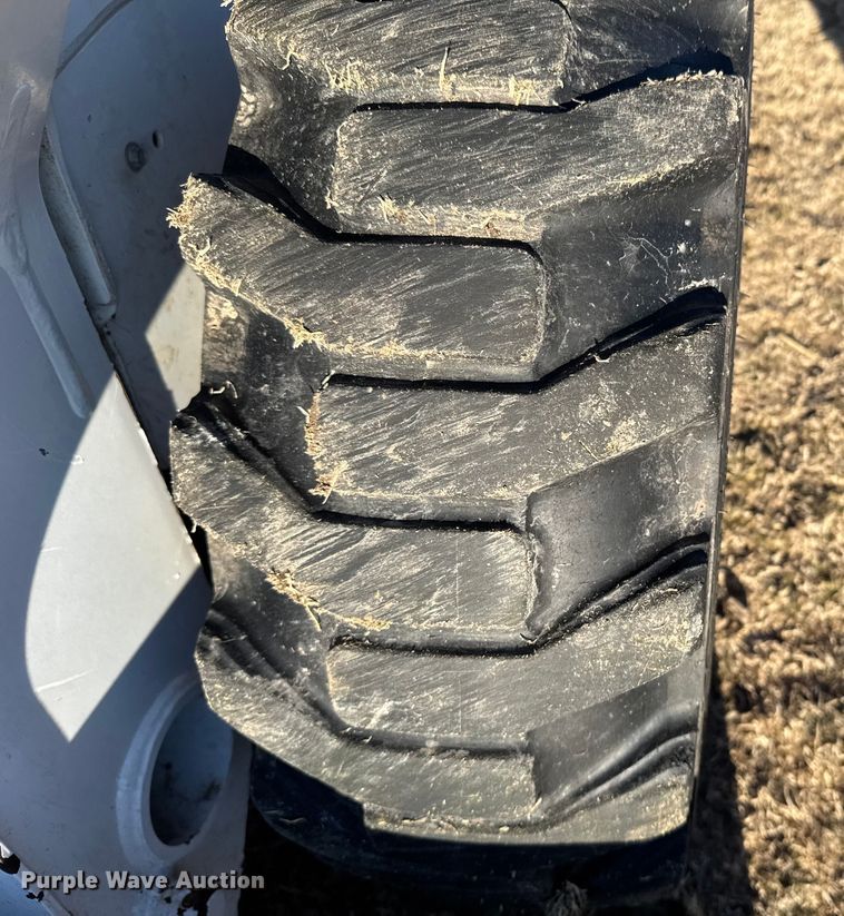 image for item FB0729 2017 Bobcat S595 skid steer loader