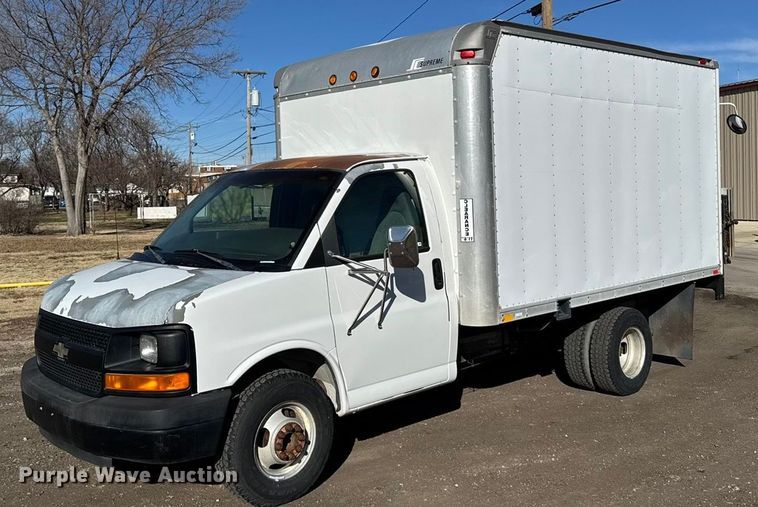 image for item FB0731 2003 Chevrolet Express 3500 box truck