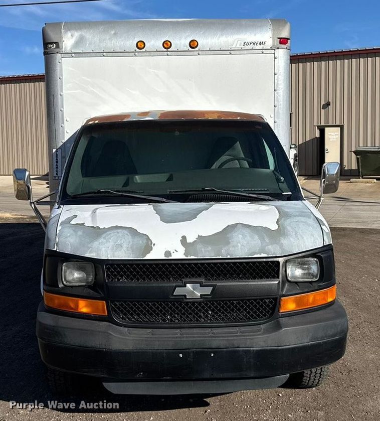 image for item FB0731 2003 Chevrolet Express 3500 box truck
