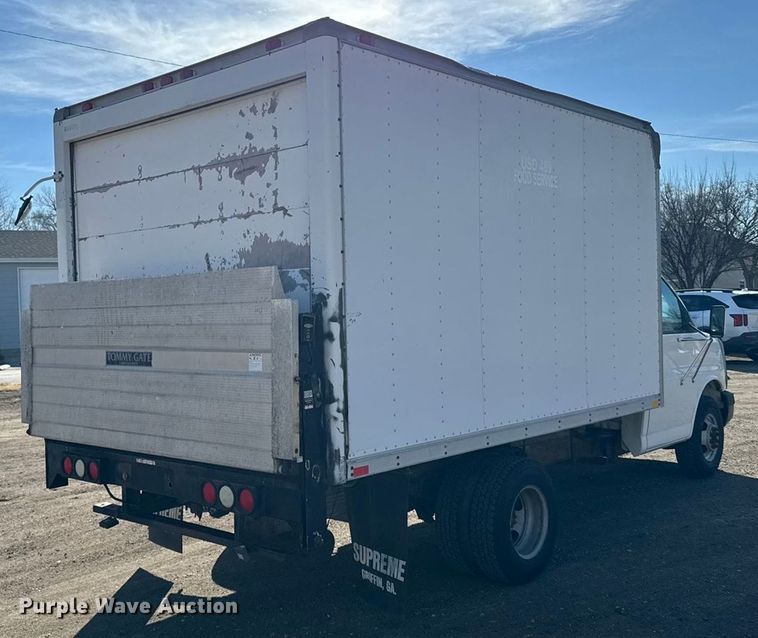 image for item FB0731 2003 Chevrolet Express 3500 box truck