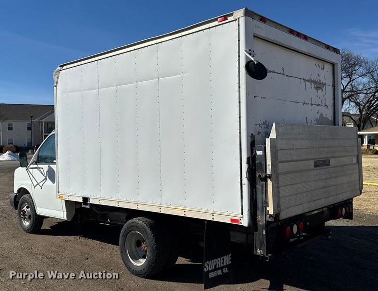 image for item FB0731 2003 Chevrolet Express 3500 box truck