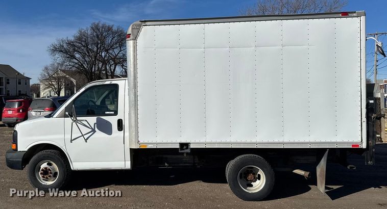 image for item FB0731 2003 Chevrolet Express 3500 box truck