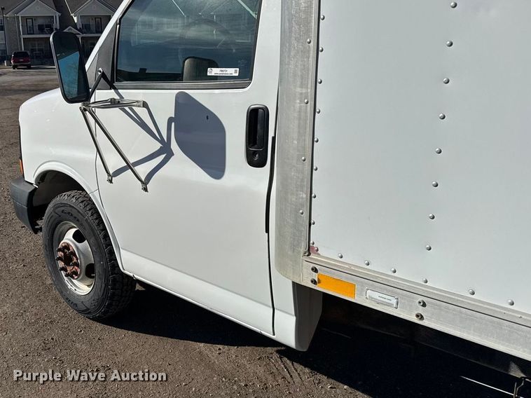image for item FB0731 2003 Chevrolet Express 3500 box truck