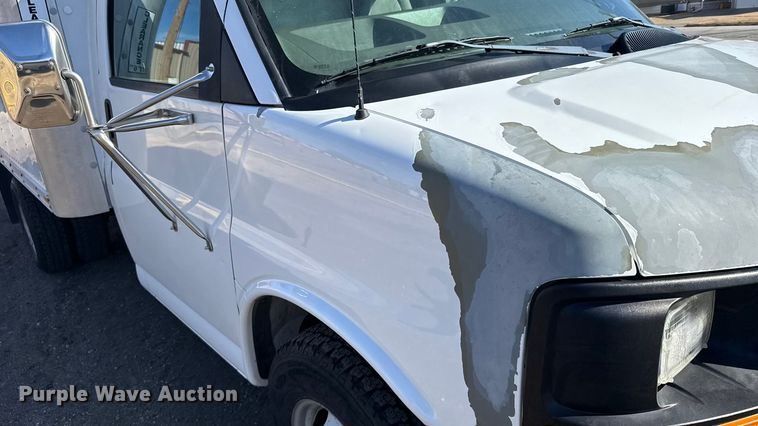 image for item FB0731 2003 Chevrolet Express 3500 box truck