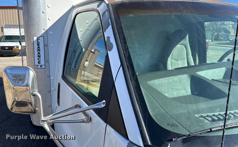 image for item FB0731 2003 Chevrolet Express 3500 box truck