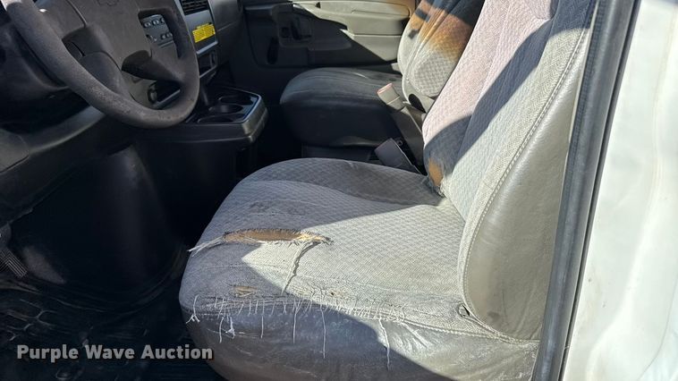 image for item FB0731 2003 Chevrolet Express 3500 box truck