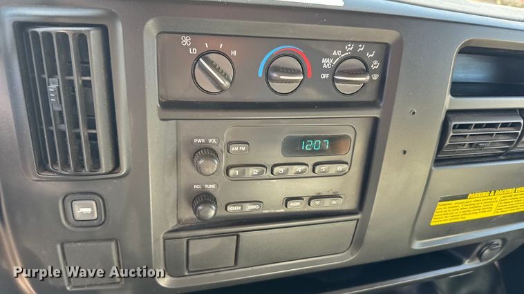 image for item FB0731 2003 Chevrolet Express 3500 box truck