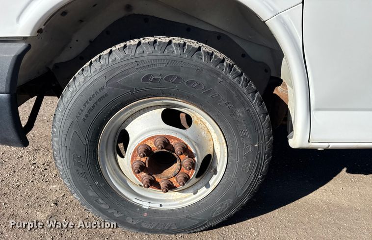 image for item FB0731 2003 Chevrolet Express 3500 box truck