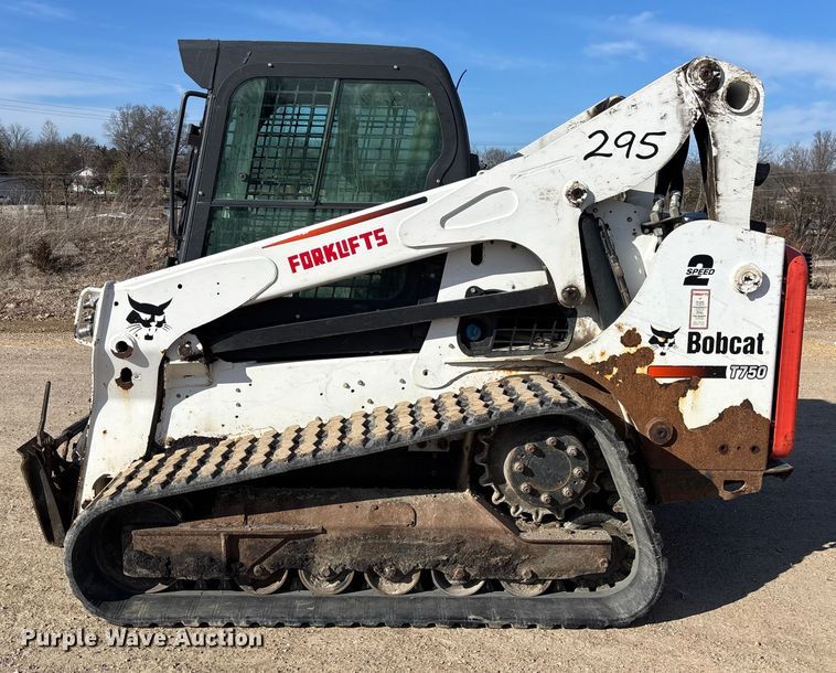 image for item FB2989 2016 Bobcat T750 tracked skid steer loader