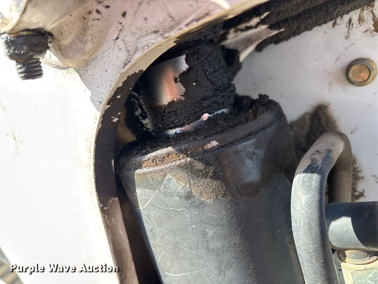 image for item FB2989 2016 Bobcat T750 tracked skid steer loader