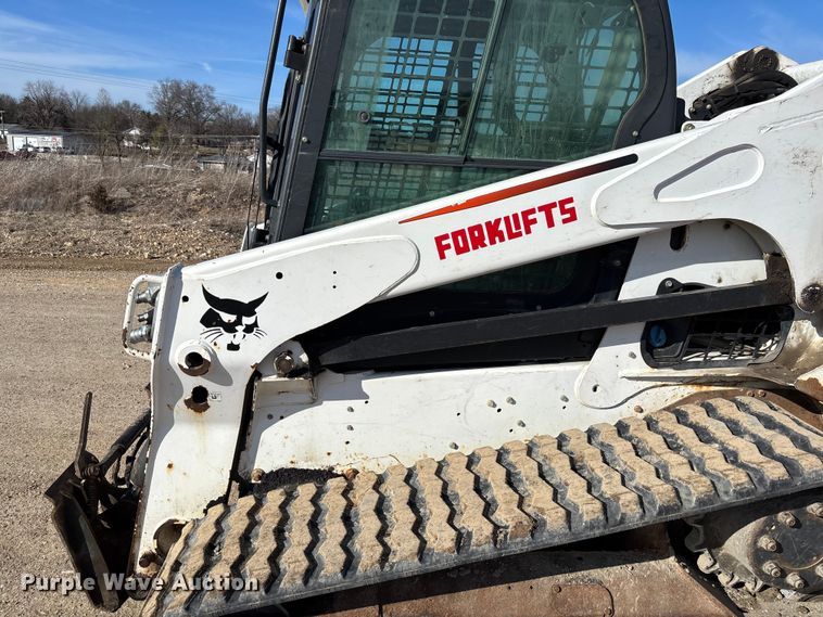 image for item FB2989 2016 Bobcat T750 tracked skid steer loader