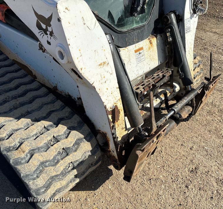 image for item FB2989 2016 Bobcat T750 tracked skid steer loader