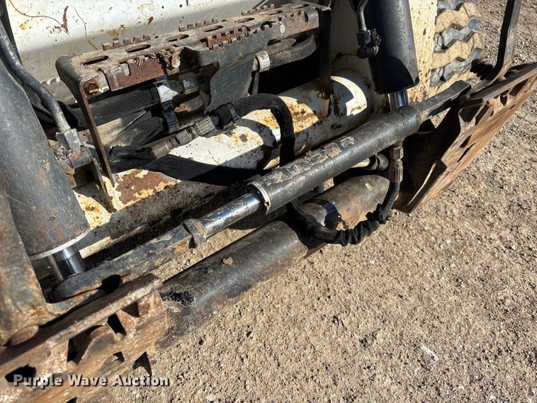 image for item FB2989 2016 Bobcat T750 tracked skid steer loader