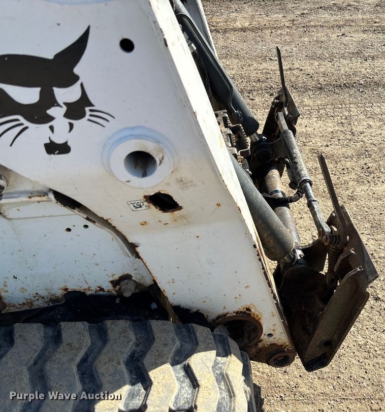 image for item FB2989 2016 Bobcat T750 tracked skid steer loader