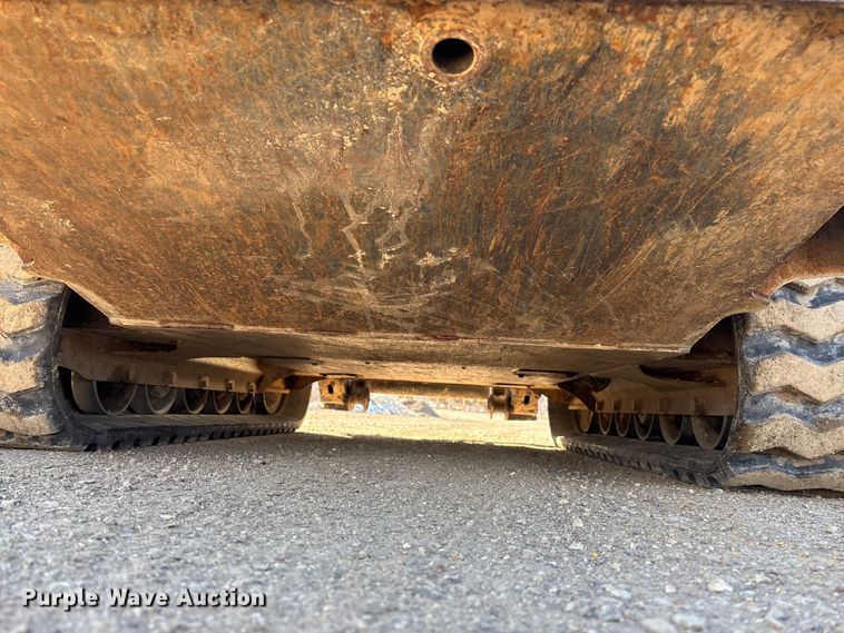 image for item FB2989 2016 Bobcat T750 tracked skid steer loader