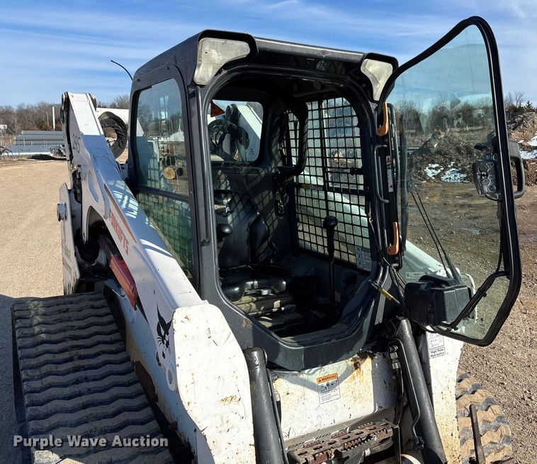 image for item FB2989 2016 Bobcat T750 tracked skid steer loader