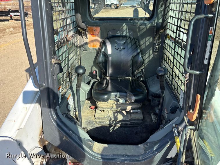 image for item FB2989 2016 Bobcat T750 tracked skid steer loader