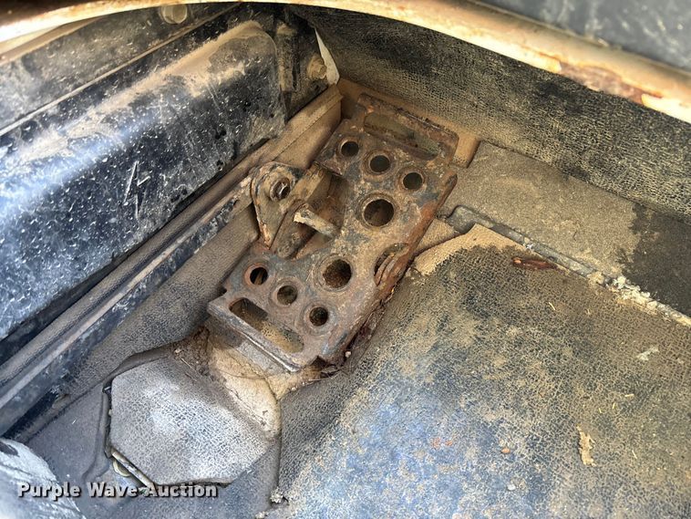 image for item FB2989 2016 Bobcat T750 tracked skid steer loader