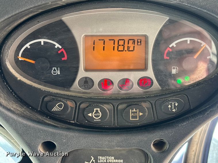 image for item FB2989 2016 Bobcat T750 tracked skid steer loader