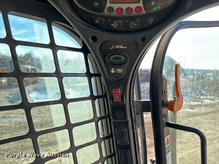 image for item FB2989 2016 Bobcat T750 tracked skid steer loader