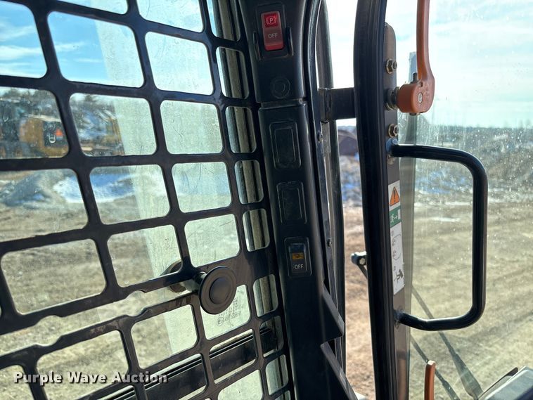 image for item FB2989 2016 Bobcat T750 tracked skid steer loader